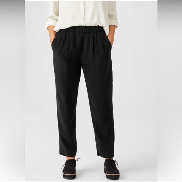 Eileen Fisher Soft Twill Pleated Tapered Pant. - Picture 4 of 9